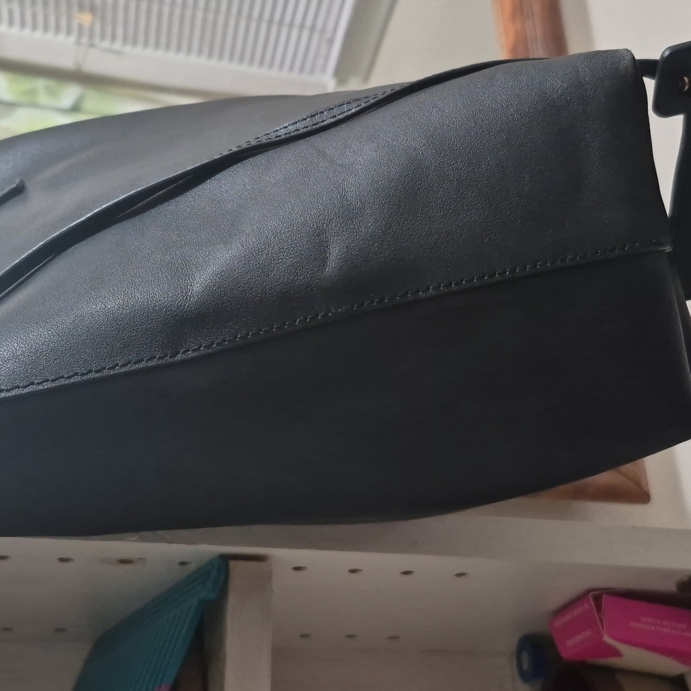 Saint Laurent Black Leather Tote Bag - Picture 3 of 12